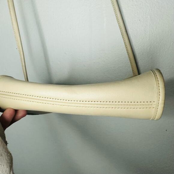 Vintage COACH Cream USA 90s Christie Bone Leather Envelope Flap Crossbody Bag - Picture 6 of 10